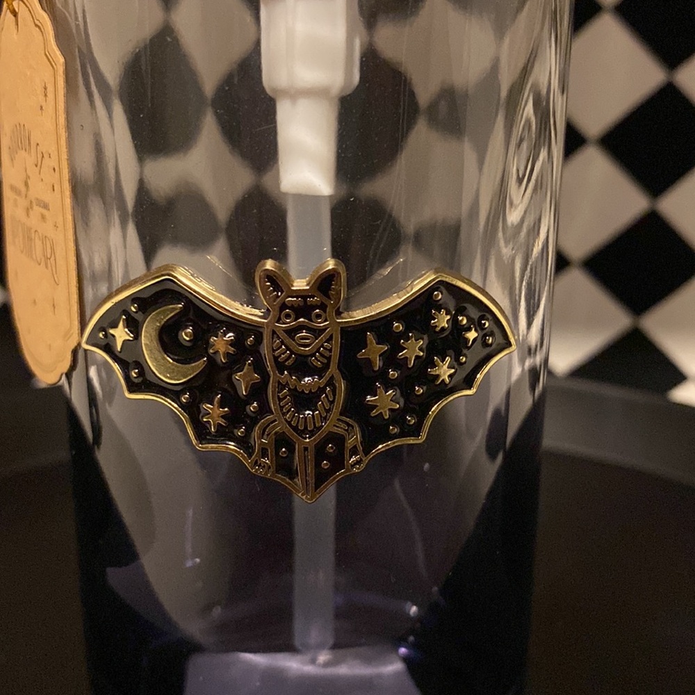 Bat accented lotion/soap dispenser - Picture 4 of 4